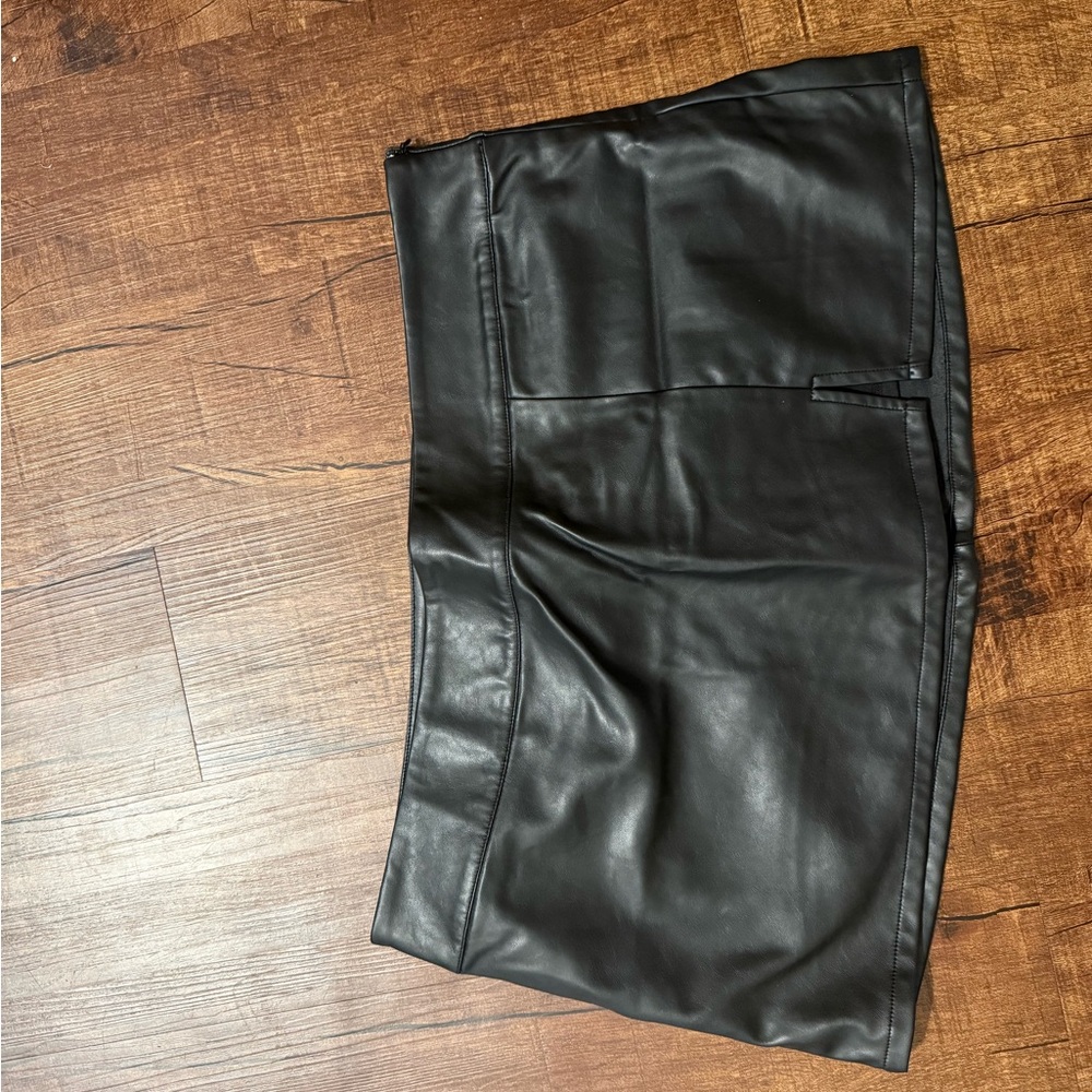 Windsor Black Mini Skirt